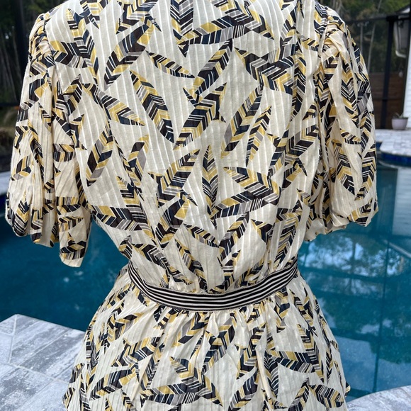 BCBGMAXAZRIA Womens
Floral Print V-Neck Top Blouse - Picture 2 of 9